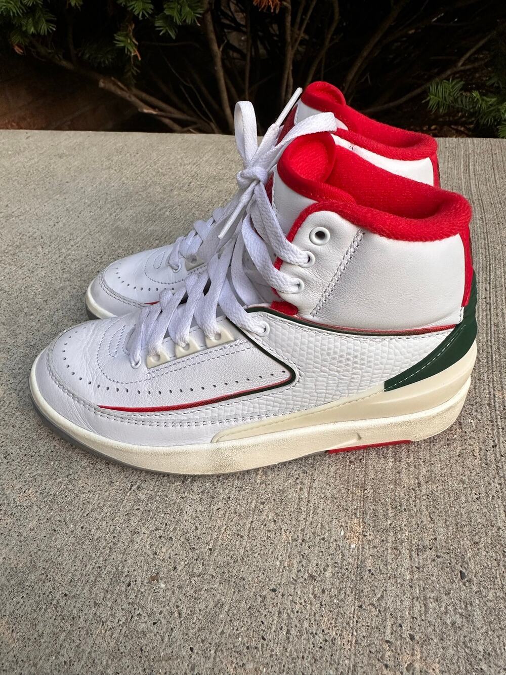 Youth Nike Air Jordan 2 Retro Sneaker White Leather Green/Red Accent Details